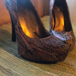 Carlos Santana heels 👠